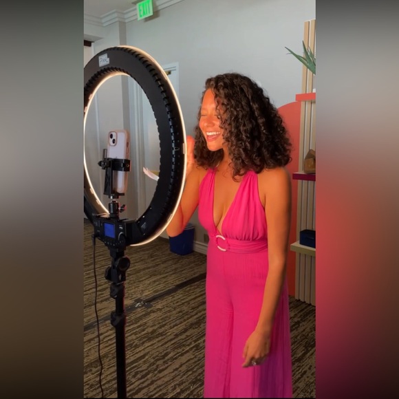 𝗛𝗲𝘆 𝗜’𝗺 𝗞𝗲𝗻𝘇𝗶𝗲 🙋🏽‍♀️ 𝗝𝗼𝗶𝗻 𝗺𝘆 𝗟𝗜𝗩𝗘 𝘀𝗵𝗼𝘄𝘀 𝘄𝗲𝗲𝗸𝗱𝗮𝘆𝘀 𝗮𝘁 𝟳𝗮𝗺 𝗖𝗧!🌞 - Picture 15 of 16